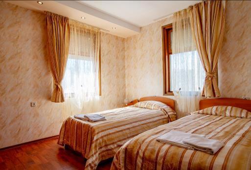 Раѝ Hotel Хисаря Екстериор снимка