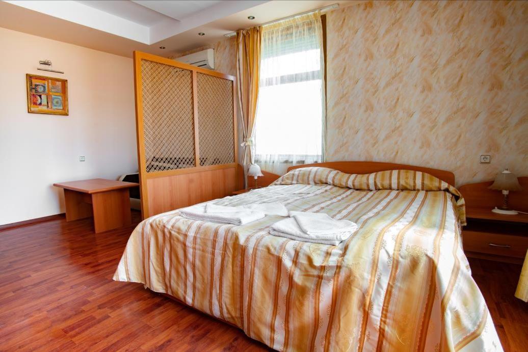 Раѝ Hotel Хисаря Екстериор снимка
